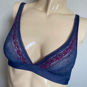 Small B.tempt’d by Wacoal Lingerie lace bralette 910251